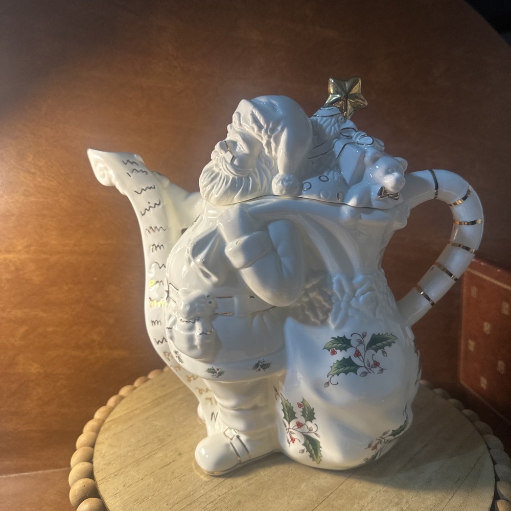 Royal Limited Holly Holiday Santa List Teapot Home for the Holidays